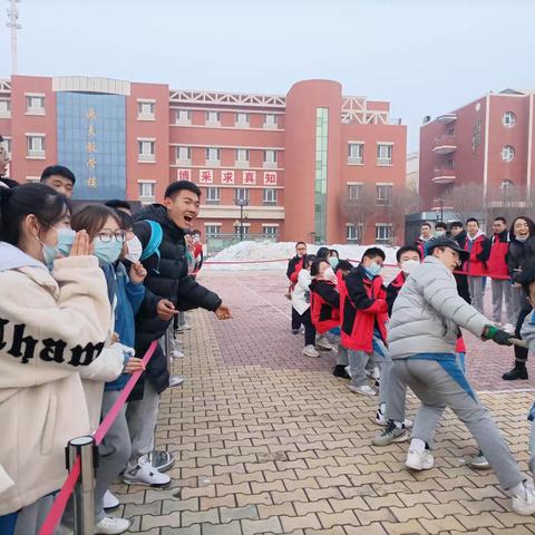 凝心聚力 奋楫起航-----记十一师一中高三年级拔河比赛