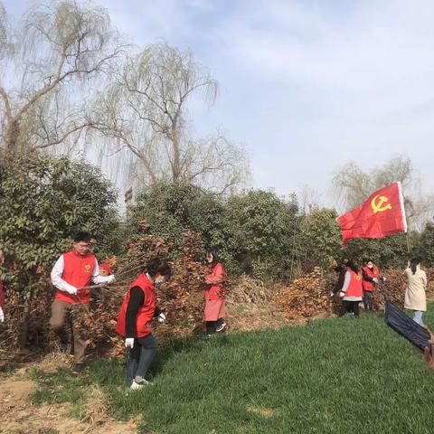 三月好人间，乍然春风起，清遍田野枯，植满金城绿。