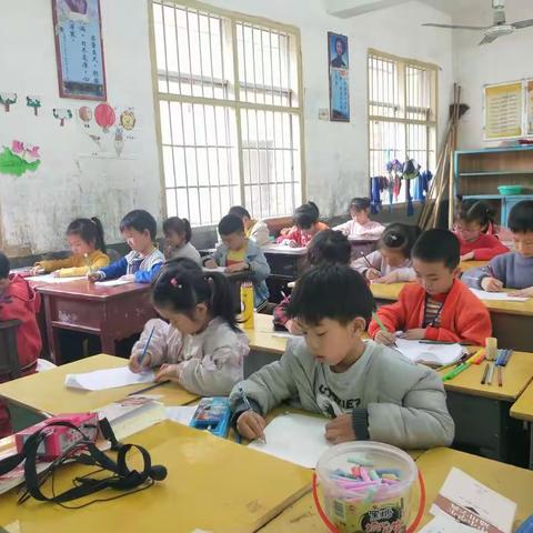 一3班儿童画毛毛虫成长变蝴蝶