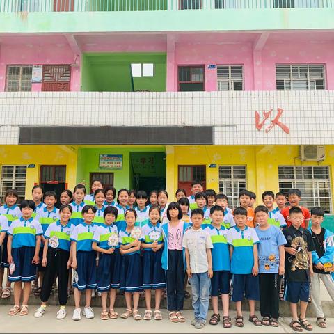 “云朵里的太阳——博望杨庄小学四年级欢庆六一”