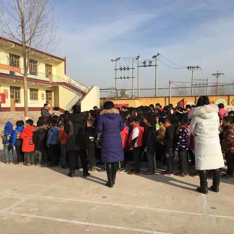 北鱼中心小学举行“迎新年”师生趣味运动会