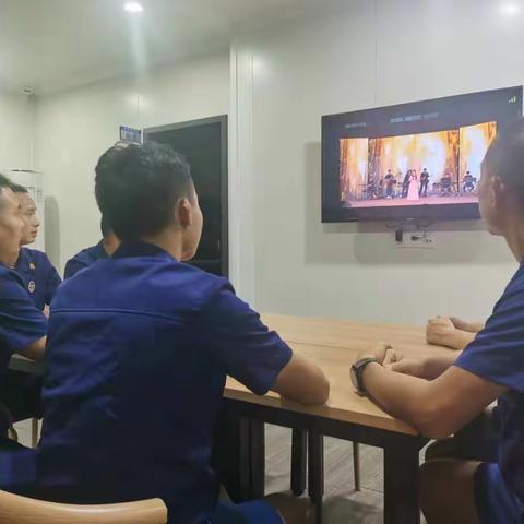 金龟小型站组织观看“中国梦，劳动美”文艺演出