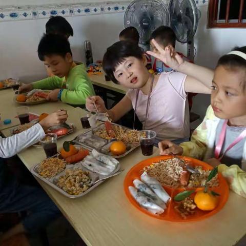 小英才午托的快乐生活