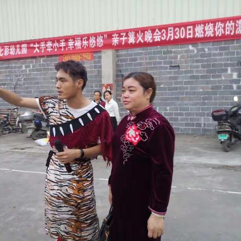 熊熊篝火燃起来，浓浓情话嗨起来！甜甜歌声唱起来，美美舞姿动起来！