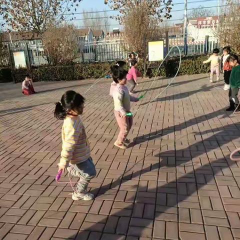 连镇镇大屯幼儿园——中班花样跳绳