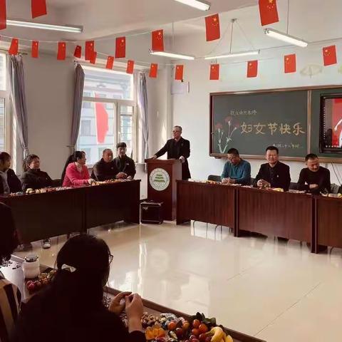 东湖三中七年部举办妇女节茶话会