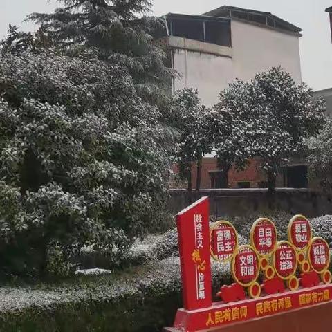 落实常规促提升，教学教研绽风华——记横立山学校12月备课检查活动