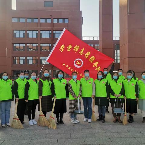 三月春风暖人心   雷锋精神永传承——东方红学校学雷锋活动月党员教师学雷锋