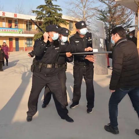 【反恐演练进校园，增强师生安全感】