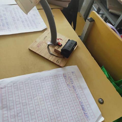 展风采，获成长 ————记一堂有趣的课（形形色色的小台灯）