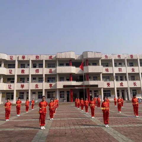 扬武术精神 展少年风采——白店中心校潘店小学武术比赛表演活动
