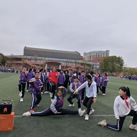 扬武术精神 展少年风采 初2022级10班武术操精彩片段