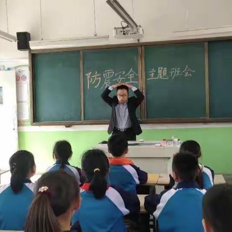 防震常演练，安全在我心                文疃镇中心小学防震应急避险演练