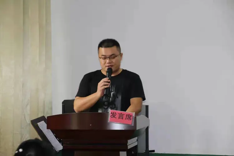 班长胡震宇老师代表我们学员发言～