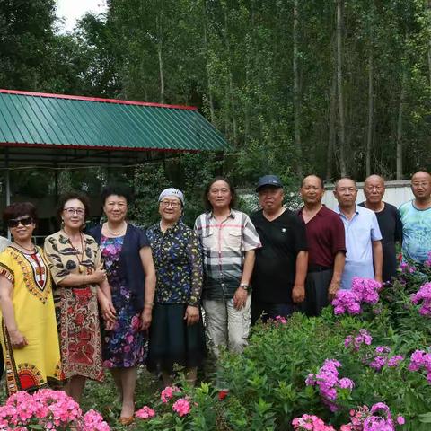 三十八载今相聚    举杯忆火红年代