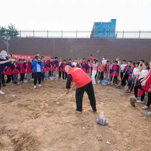 井陉矿区天护小学“体验劳动乐趣，感受劳动价值”红领巾研学活动