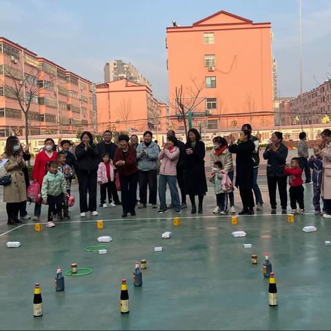 套住快乐 圈住幸福——东昌府区阳光小学举行庆三·八妇女节 趣味套圈活动