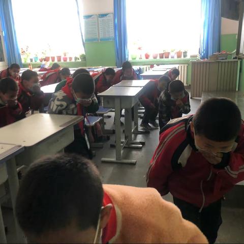 生命至上    安全第一  ——和静县第九小学开展消防演练活动