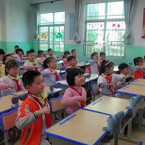 中心二年级桌面操初亮相