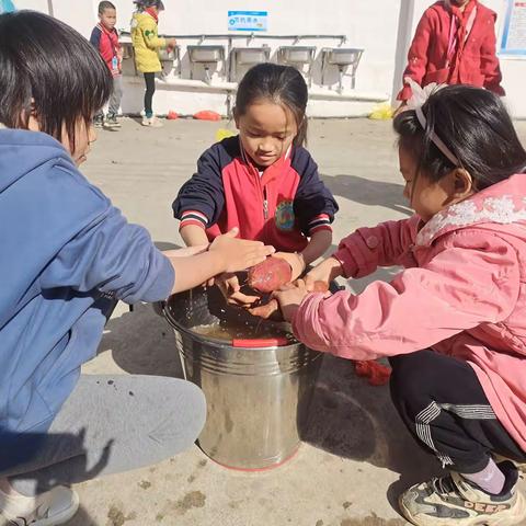 美食美刻——记三里镇双凤小学三（1）班美食活动