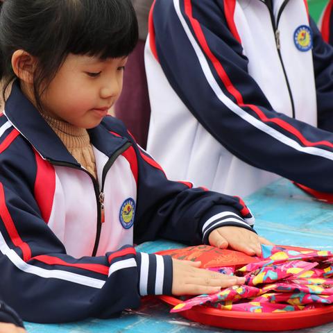 多彩三月，春日里的阳光岛娃——龙海区海澄镇玉枕小学一年1班三月成长月