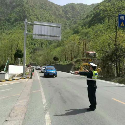 高交大队坪头中队圆满完成清明节假期大水川旅游渡假区交通保畅任务