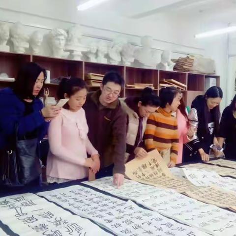 “相约星期五，共赏四条屏”一一创意美术名师工作室作品赏析活动