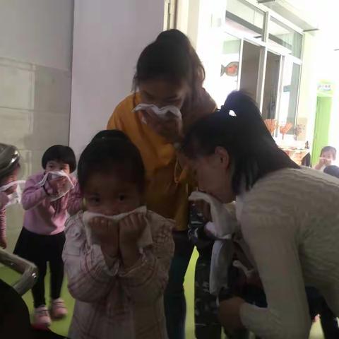 消防演习坚持做，安全意识记心间