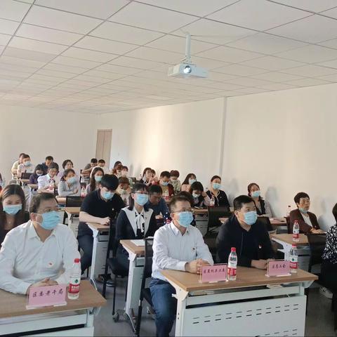 学讲话 担使命 促发展 ——新城区总工会组织参加区直机关第一党建联盟第三期“小板凳·大讲堂”活动