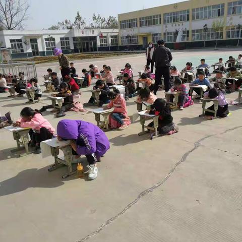 丁岗中心小学第二次月考进行时