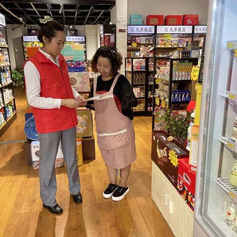 山西银行长治安康社区支行开展反假币宣传活动。#反假币宣传