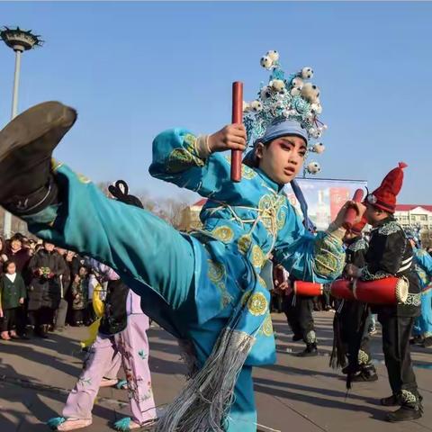 《乡村娃舞起了地秧歌》