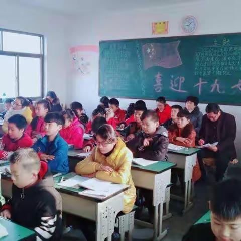 “先学后教，当堂训练”模式在明辉小学有条不紊的进行中，全校师生共同参与，精心打造高效课堂。