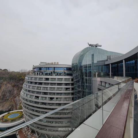 一入深坑难复还？——上海深坑酒店游