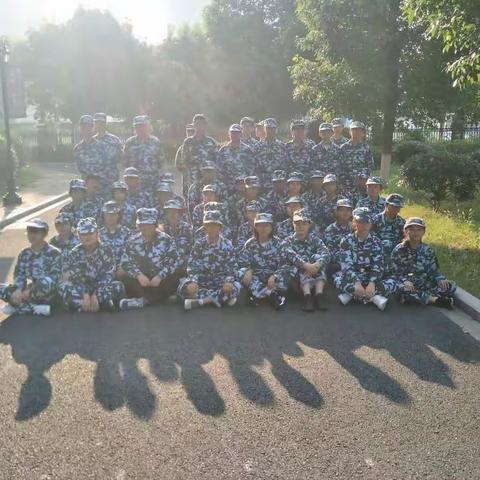 同舟共济 劈浪向前――江苏省扬中高级中学高一（4）班“落地式”家长学校系列活动回顾