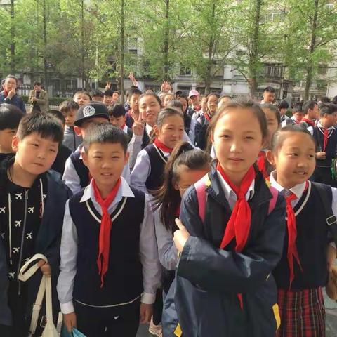 “千载时空今回溯”——王场小学五4中队参观龟山景区
