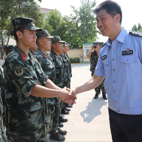 致敬最可爱的人！祥符区公安局“八一”节前慰问武警中队