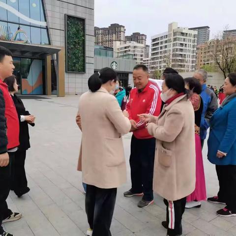 “缅怀先烈，致敬英雄”——藏珑社区清明红色观影主题教育活动