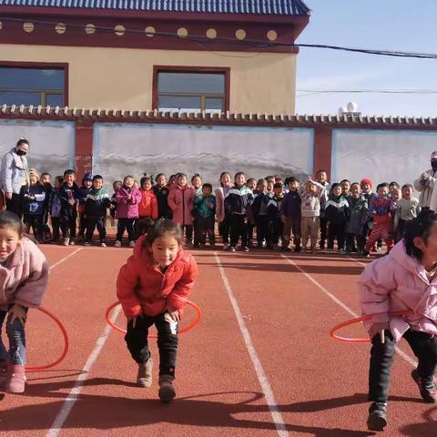 甘加镇中心双语幼儿园主题活动《障碍物大作战》