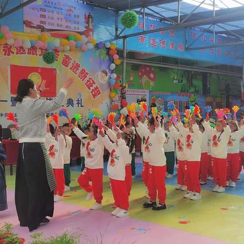 那曲市育英幼儿园中班、小班文艺汇演