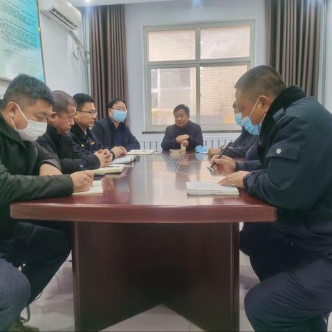 提升城市管理精细化,城管在行动。