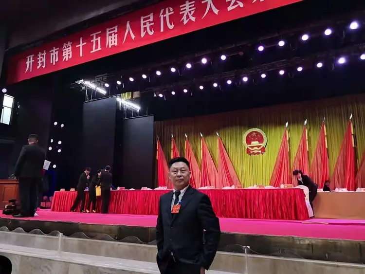 开封市餐饮宾馆业商会会长贾志刚给您拜年啦