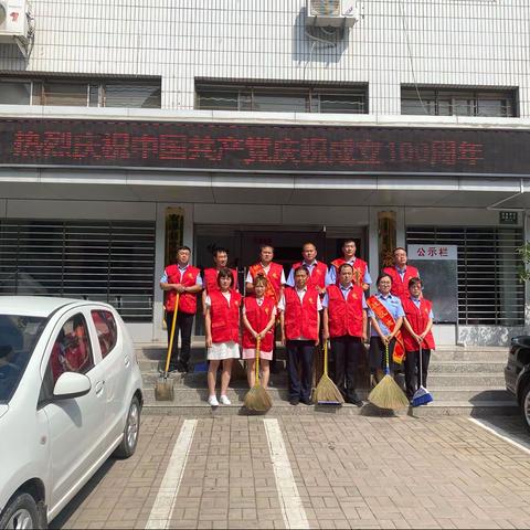 文欣社区与驻区单位公安局开展“小区环境大清洁，温馨服务暖人心”志愿活动