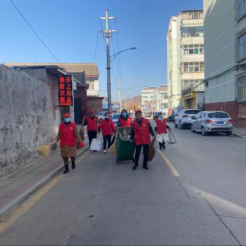 月亮湾社区联合驻区单位开展环境卫生大扫除