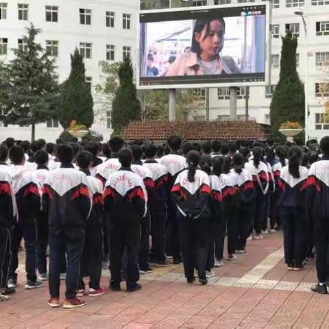 践行社会主义核心价值观——临夏中学团委组织青少年观看禁毒微电影《傻孩子》