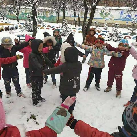 罗家集幼儿园中1班 堆雪人