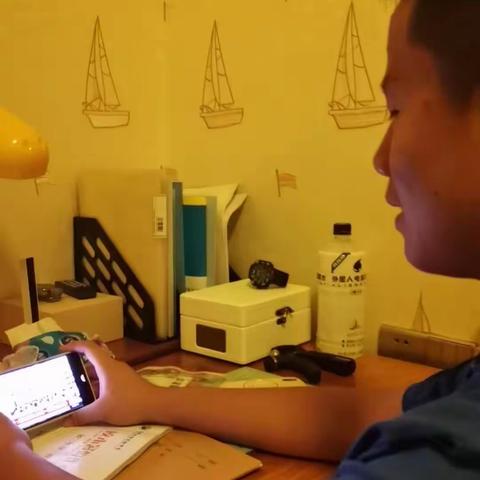 7班二团观看《开学第一课》