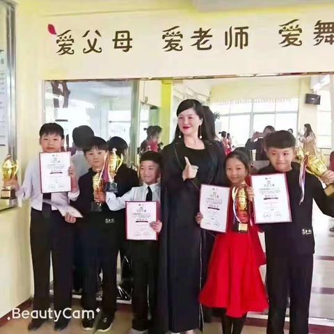 独一秀双十一回馈大爱的家长朋友们！集攒送礼品，想要您就来！