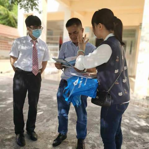 天涯区发展和改革发委员会到水蛟村委会开展《海南自由贸易港社会信用条例》普法宣传活动