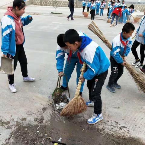 垃圾常清疾病少，街巷勤扫面貌新——罗坝镇中心小学开展全域无垃圾活动